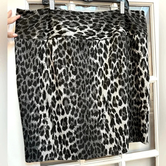 Lane Bryant Side Zip Black & Grey Leopard Print Wrap Skirt Plus Size 22 - Picture 5 of 11